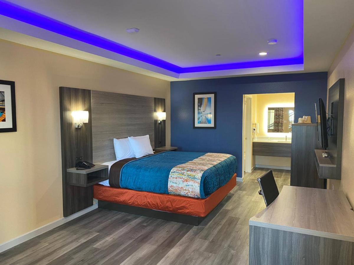 Scottish Inn & Suites Houston Willowbrook Экстерьер фото