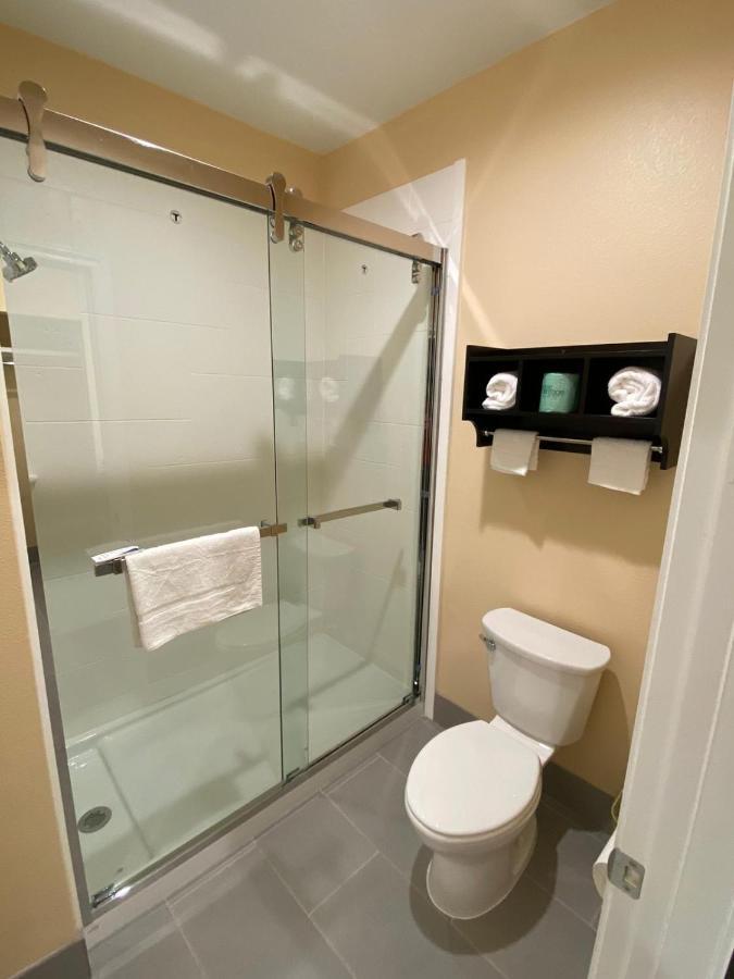 Scottish Inn & Suites Houston Willowbrook Экстерьер фото